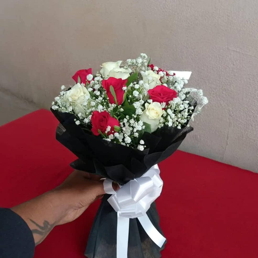 Red & White Roses Bunch