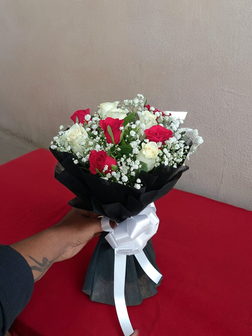 Red & White Roses Bunch