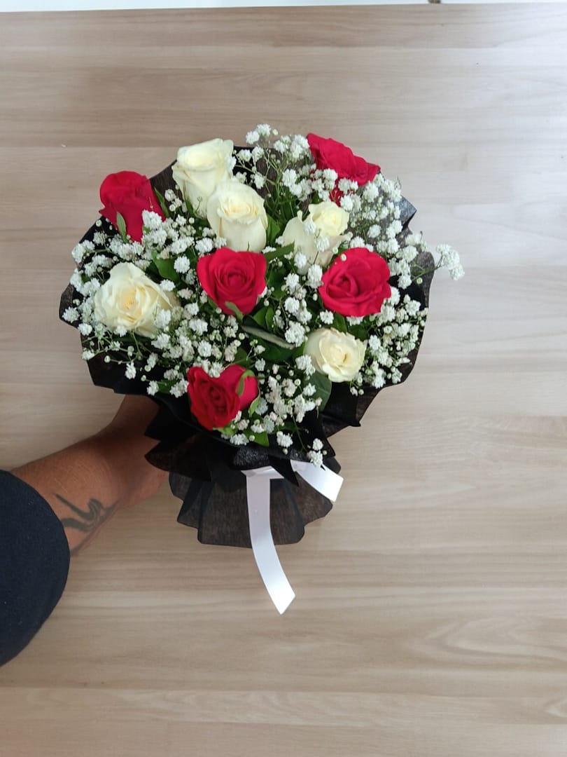 Red & White Roses Bunch